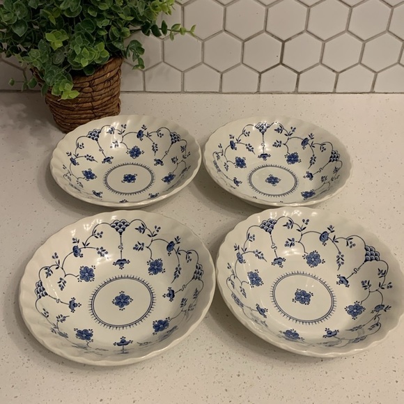 Set of 4 Vintage Myott Finlandia Soup/Salad Bowls 6.25 Some Crazing Classic Blue - Picture 1 of 8